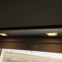 detail LED osvětlení pracovní plochy v rampě