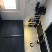 detail přechodu rampy a lemování horních skříněk